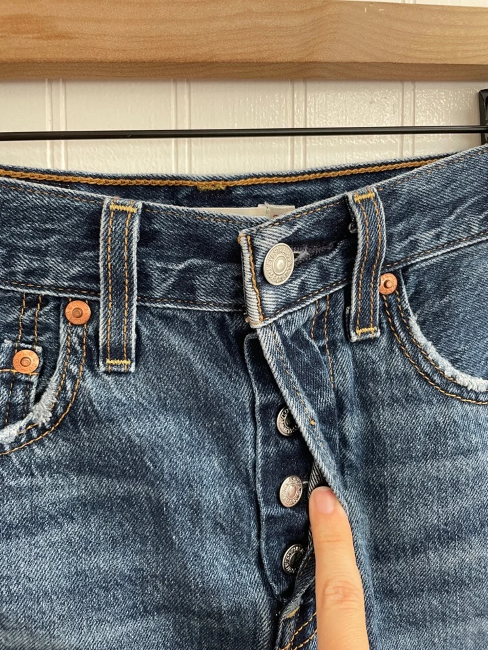 LEVI’S Premium Ribcage Denim Shorts High Rise Dark Wash Raw Hem Size 24
